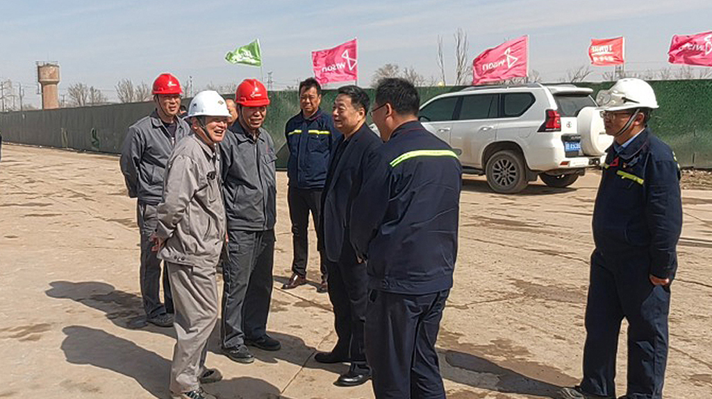 昌吉州党委书记曾艳阳和新疆蓝山屯河科技股份有限公司总经理李鹏莅临维格瑞项目